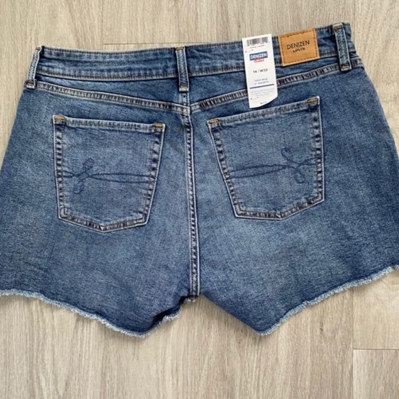 Denizen Levi's Essential Stretch High Rise 3” Jean shorts NWT~ 14/W32 - Picture 2 of 3